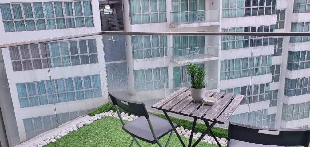 Regalia Suites With Infinity Pool Klcc By Staycation Homes Kuala Lumpur Exterior foto
