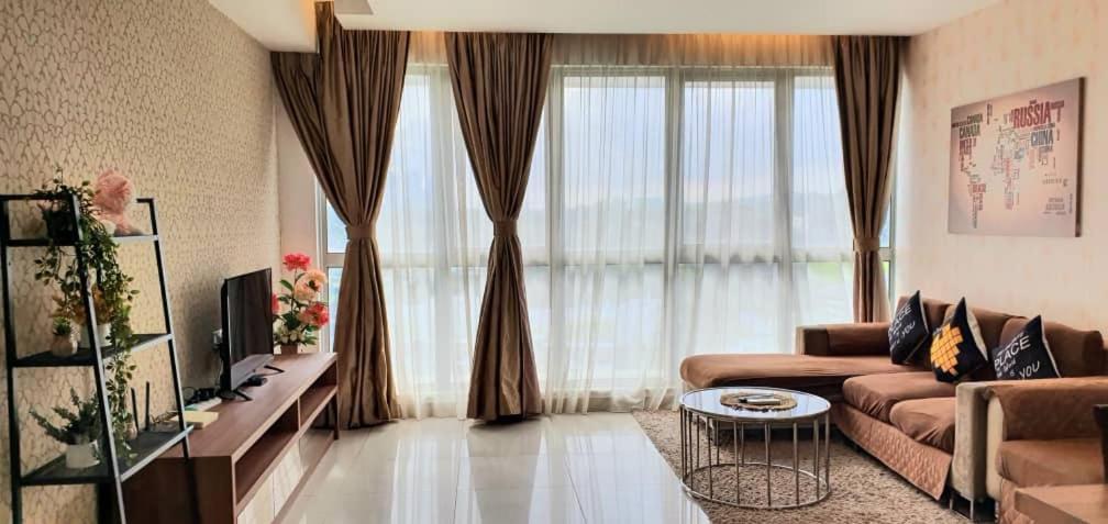 Regalia Suites With Infinity Pool Klcc By Staycation Homes Kuala Lumpur Exterior foto