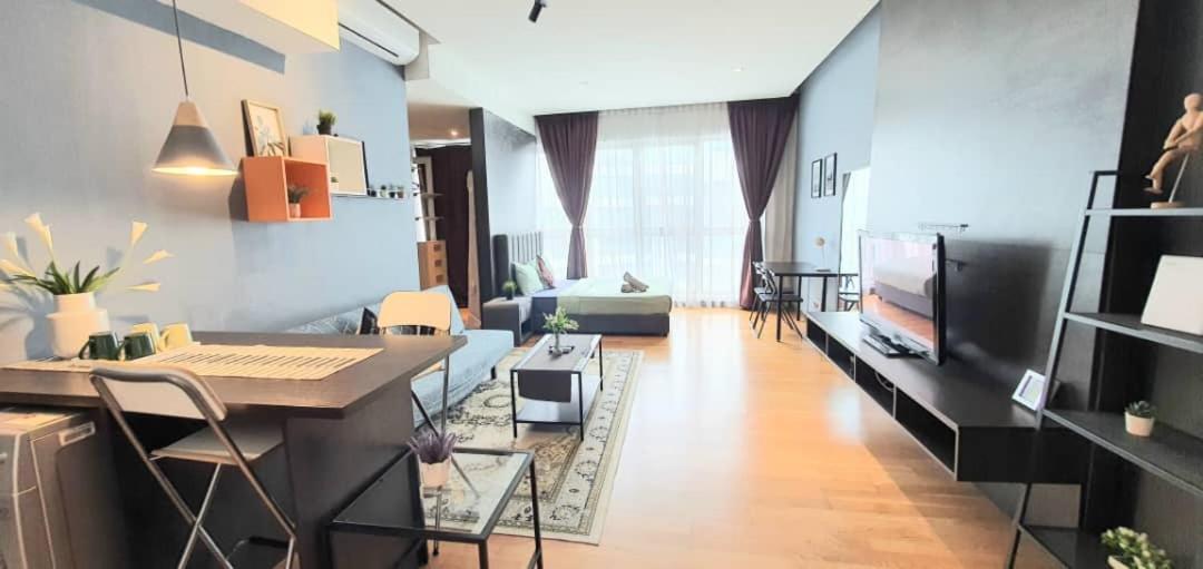 Regalia Suites With Infinity Pool Klcc By Staycation Homes Kuala Lumpur Exterior foto