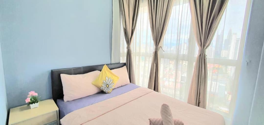 Regalia Suites With Infinity Pool Klcc By Staycation Homes Kuala Lumpur Exterior foto