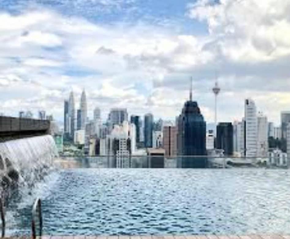 Regalia Suites With Infinity Pool Klcc By Staycation Homes Kuala Lumpur Exterior foto