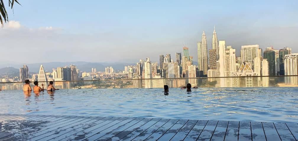 Regalia Suites With Infinity Pool Klcc By Staycation Homes Kuala Lumpur Exterior foto