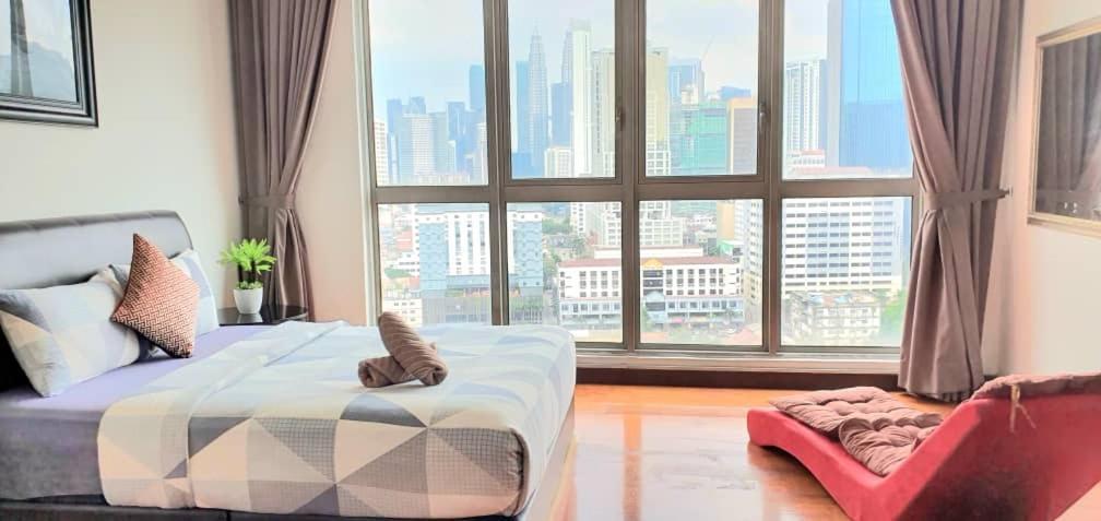 Regalia Suites With Infinity Pool Klcc By Staycation Homes Kuala Lumpur Exterior foto